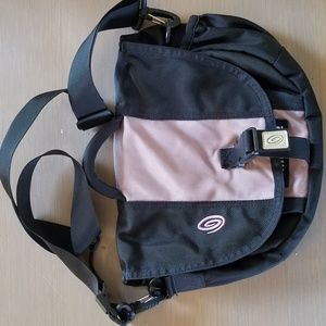 Cross-body messenger bag